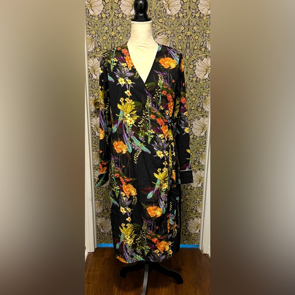 Boohoo wrap robe/dress. Size  8